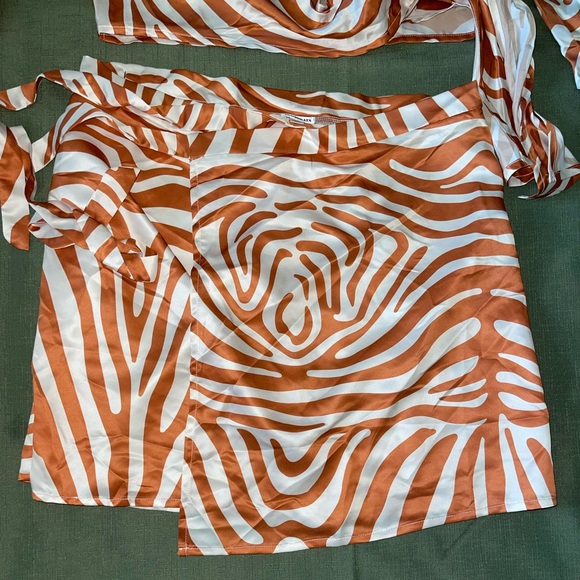 Inamorata zebra wrap skirt & Collard tie shirt set - Picture 6 of 9